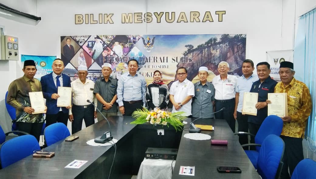 Empat Ketua Kaum Terima Sijil Pelantikan Jawatan Baharu Utusan Sarawak