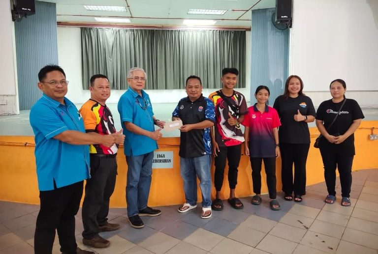 BERI-SOKONGAN-MENGANGKAT-SUKAN-SARATOK-pic1