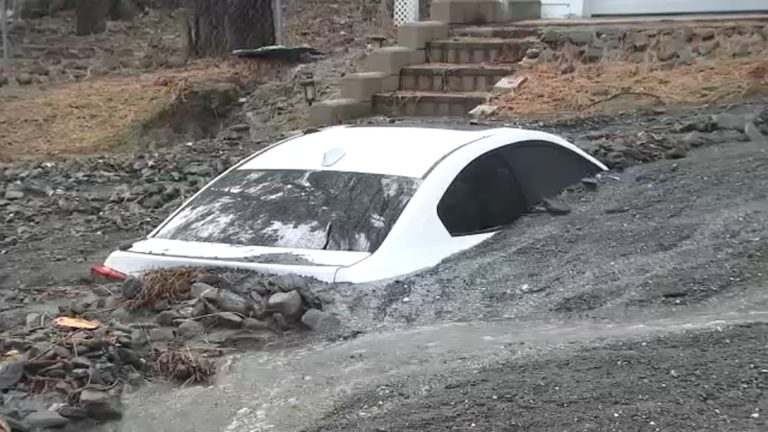 18316827_122525-kabc-wrightwood-car-burried-tn-img