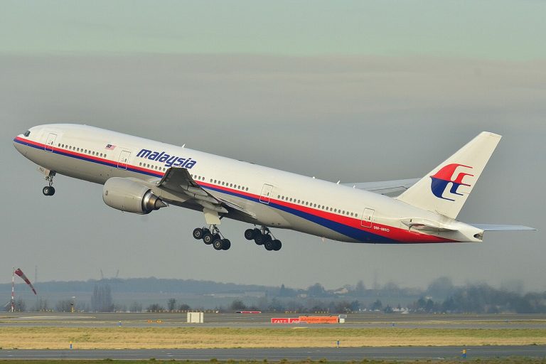 Boeing_777-200ER_Malaysia_AL_MAS_9M-MRO_-_MSN_28420_404_9272090094