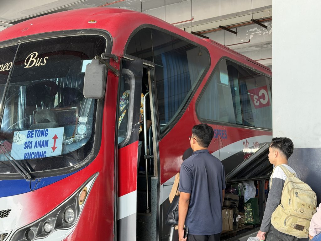 Eksklusif: Terminal Bas Kuching Sentral sesak menjelang Krismas ...