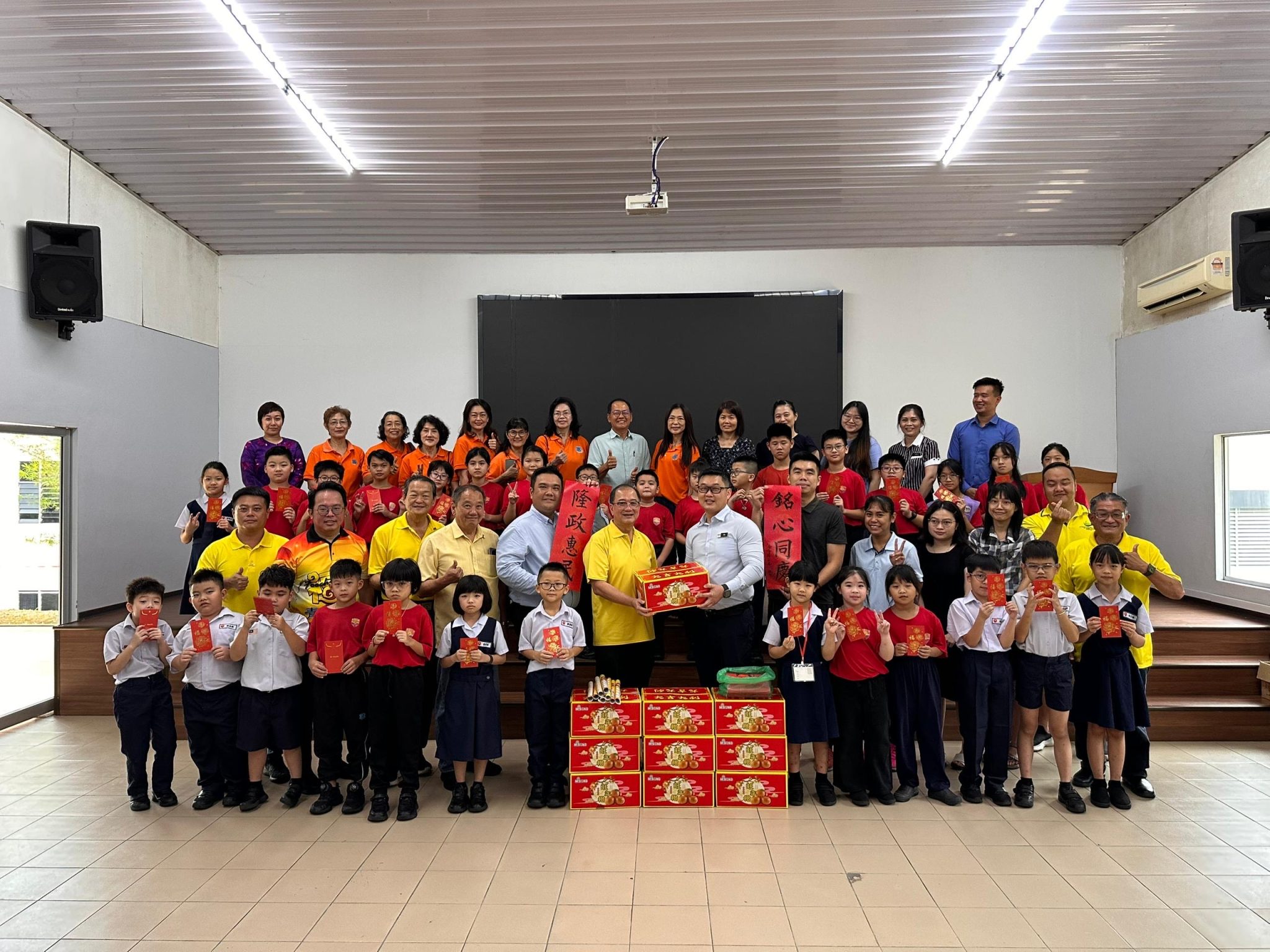 Persatuan Foochow Bintulu salur sumbangan TBC kepada 150 murid kurang ...