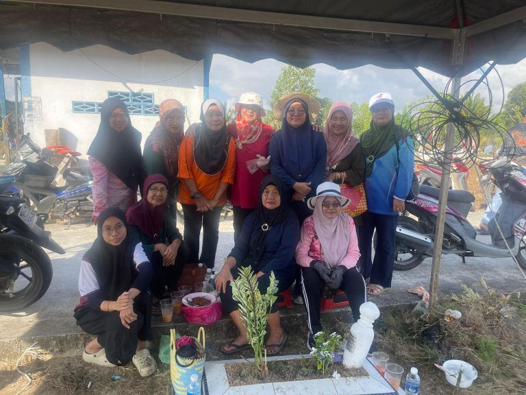 Semangat-perpaduan-terserlah-dalam-program-gotong-royong-Tanah-Perkuburan-Islam8