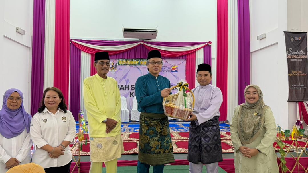 Kay Razi Kerajaan Sarawak komited perkasa kebajikan warga emas - Datuk Razi ...