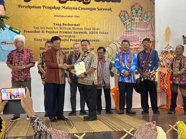 PENGAKAP